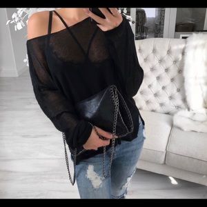 GORGEOUS hand bag that can be worn as a hand bag or a clutch. You can change it.